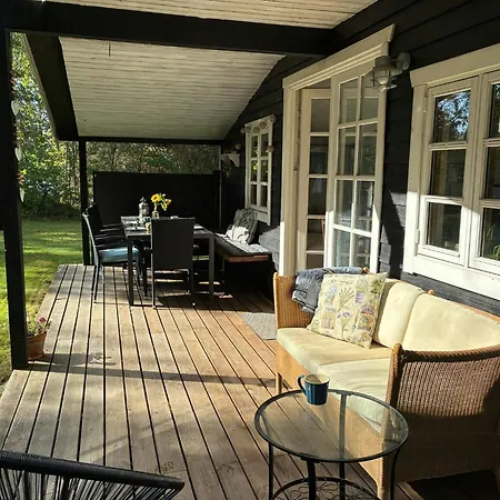 Prázdninový dům Summerhouse Near Marielyst With Large Garden Bøtø By
