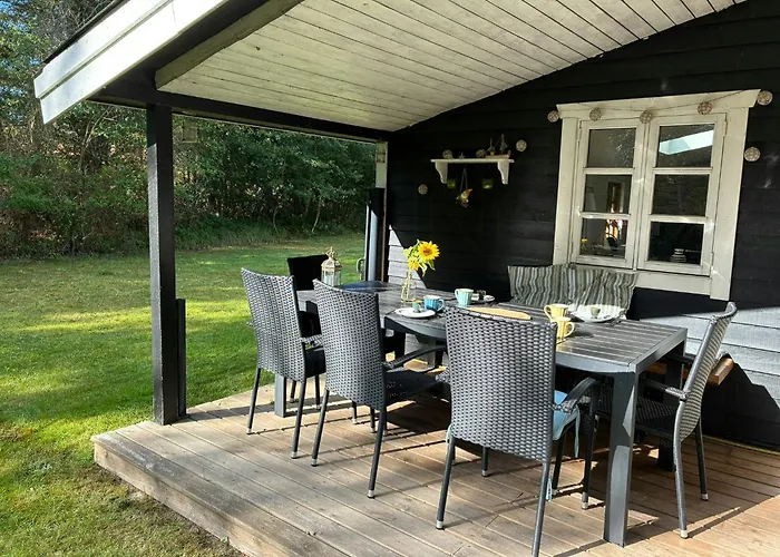 Сasa de vacaciones Summerhouse Near Marielyst With Large Garden *