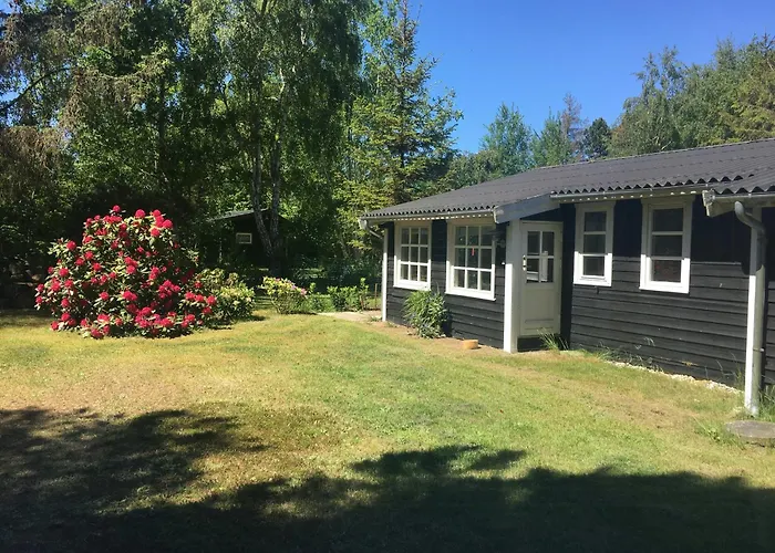 Сasa de vacaciones Summerhouse Near Marielyst With Large Garden